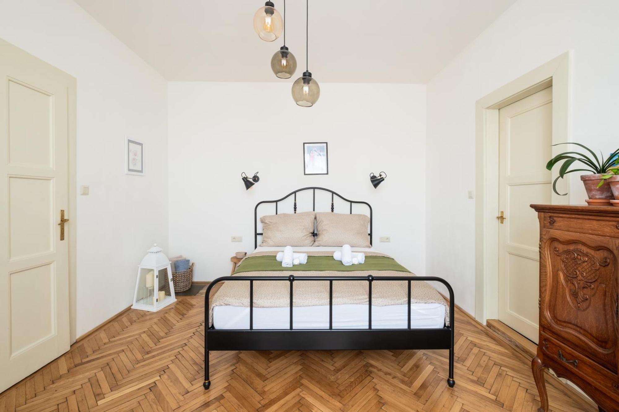 Romantic Apartment In The City Centre Banska Stiavnica Bagian luar foto