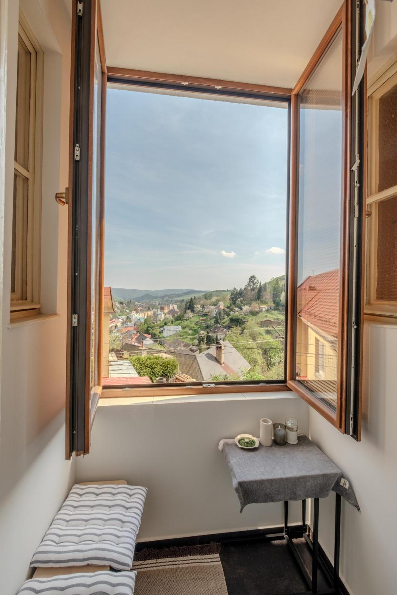 Romantic Apartment In The City Centre Banska Stiavnica Bagian luar foto
